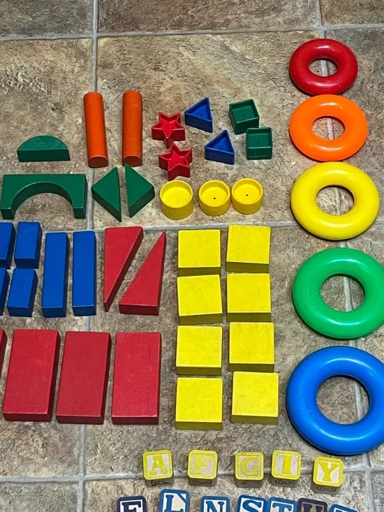 Vtg-ABC & Shape Blocks - Stackable Rings - Picture 4 of 15